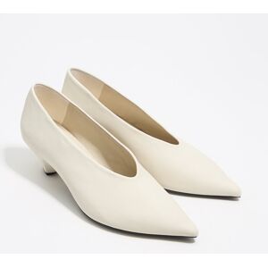 BIMBA Y LOLA Escarpin en cuir blanc 38 - Publicité BIMBA Y LOLA Escarpin en cuir blanc 38 - Publicité