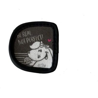 Gants d'équitation en cuir Haukeschmidt Pummel & Friends Patches Be Real Not Perfect Noir - Publicité Gants d'équitation en cuir Haukeschmidt Pummel & Friends Patches Be Real Not Perfect Noir - Publicité