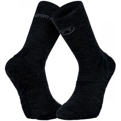 Chaussettes de trail BV SPORT SOCQUETTE TRAIL ULTRA.2 "HIGH" "MERINOS" (ANTRACITE) 42-44 - Publicité Chaussettes de trail BV SPORT SOCQUETTE TRAIL ULTRA.2 "HIGH" "MERINOS" (ANTRACITE) 42-44 - Publicité