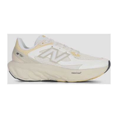 Baskets basses New Balance TRN Beige - Publicité Baskets basses New Balance TRN Beige - Publicité