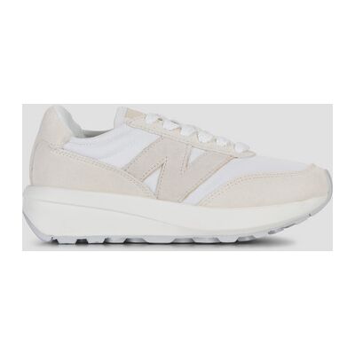 Baskets basses New Balance 370 Beige - Publicité Baskets basses New Balance 370 Beige - Publicité
