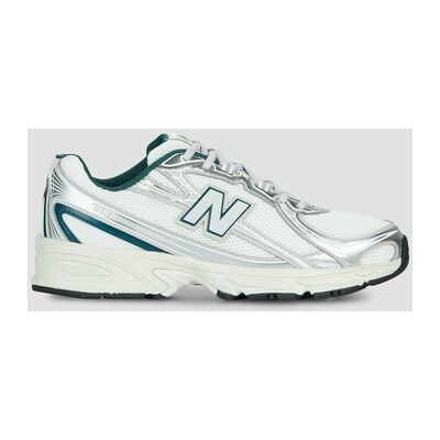 Baskets basses New Balance 740 Gris - Publicité Baskets basses New Balance 740 Gris - Publicité