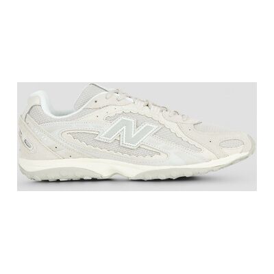 Baskets basses New Balance 204 Beige - Publicité Baskets basses New Balance 204 Beige - Publicité