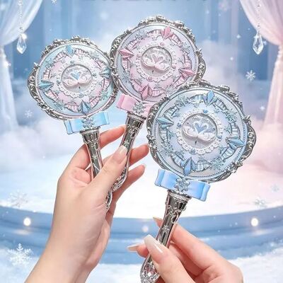 Miroir de poche pour le maquillage, série Fairytales de mi-été, motif ballet de neige, gamme complète Flower Knows - Publicité Miroir de poche pour le maquillage, série Fairytales de mi-été, motif ballet de neige, gamme complète Flower Knows - Publicité