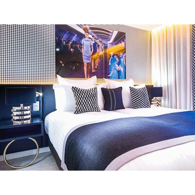 SBX Escapade en hôtel 4* à Paris avec accès privatif au spa et coupe de champagne - Publicité SBX Escapade en hôtel 4* à Paris avec accès privatif au spa et coupe de champagne - Publicité