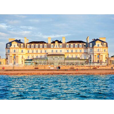 SBX Escapade de rêve en hôtel 5* à Saint-Malo avec accès au spa - Publicité SBX Escapade de rêve en hôtel 5* à Saint-Malo avec accès au spa - Publicité