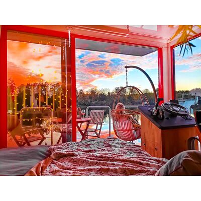 SBX 2 jours en maison flottante de luxe avec sauna sur les bords de Seine - Publicité SBX 2 jours en maison flottante de luxe avec sauna sur les bords de Seine - Publicité