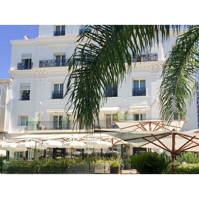 SBX Séjour de 2 jours en hôtel 4* au centre de Cannes avec pétales de roses et chocolats - Publicité SBX Séjour de 2 jours en hôtel 4* au centre de Cannes avec pétales de roses et chocolats - Publicité