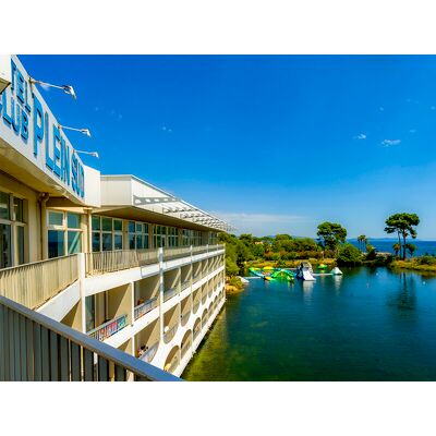 SBX Séjour en duo sur la Côte d'Azur: 2 jours en hôtel 3* à Hyères - Publicité SBX Séjour en duo sur la Côte d'Azur: 2 jours en hôtel 3* à Hyères - Publicité