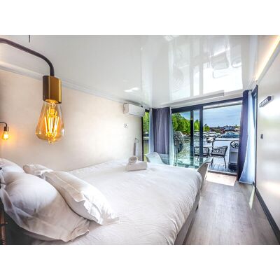 SBX 2 jours en suite flottante supérieure avec bain bouillonnant et sauna près de Strasbourg - Publicité SBX 2 jours en suite flottante supérieure avec bain bouillonnant et sauna près de Strasbourg - Publicité