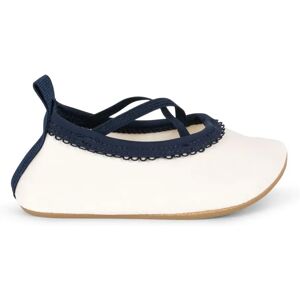 Konges Sløjd Chaussures d'eau Vilja Fibres Recyclées Ecru 20/21 - Publicité Konges Sløjd Chaussures d'eau Vilja Fibres Recyclées Ecru 20/21 - Publicité