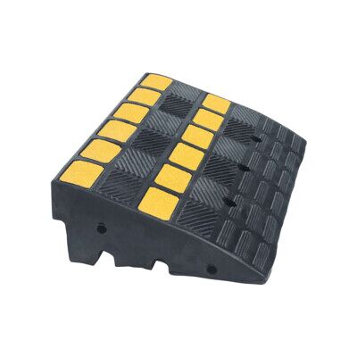 Rampe de bordure de trottoir Moravia 150 élastique noir jaune 600 x 360 x 150 mm (279.20.108) - Publicité Rampe de bordure de trottoir Moravia 150 élastique noir jaune 600 x 360 x 150 mm (279.20.108) - Publicité