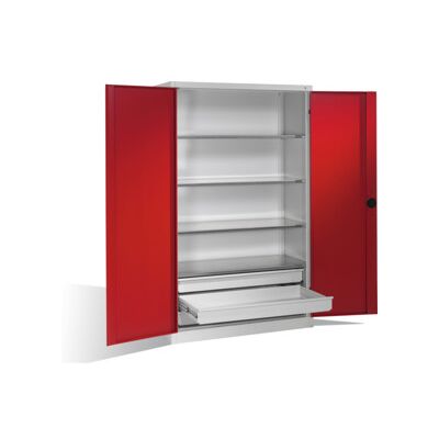 C + P Möbelsysteme Armoire pour charges lourdes C+P avec portes battantes, 4 tablettes et 3 tiroirs, H1950xL1200xP500mm Façade rouge rubis Corps gris clair ; C + P Möbel (8931-523 S10108) - Publicité C + P Möbelsysteme Armoire pour charges lourdes C+P avec portes battantes, 4 tablettes et 3 tiroirs, H1950xL1200xP500mm Façade rouge rubis Corps gris clair ; C + P Möbel (8931-523 S10108) - Publicité
