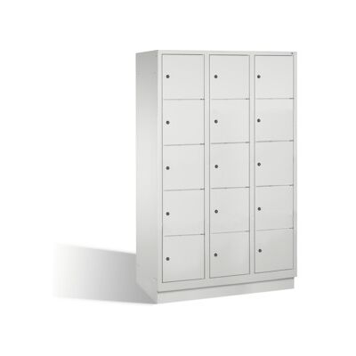 C+P Armoire à casiers Classic sur socle, 15 casiers, H1800×I1200×P500 mm, façade gris clair, corps gris clair ; C + P Möbelsysteme (8020-325 S10002) - Publicité C+P Armoire à casiers Classic sur socle, 15 casiers, H1800×I1200×P500 mm, façade gris clair, corps gris clair ; C + P Möbelsysteme (8020-325 S10002) - Publicité