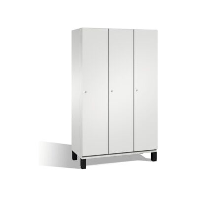Coffres C+P Cambio sur pieds, 3 compartiments, H1980xL1200xP525mm avant gris clair corps gris clair gris clair ; C + P Möbelsysteme (45100-32 S10010) - Publicité Coffres C+P Cambio sur pieds, 3 compartiments, H1980xL1200xP525mm avant gris clair corps gris clair gris clair ; C + P Möbelsysteme (45100-32 S10010) - Publicité