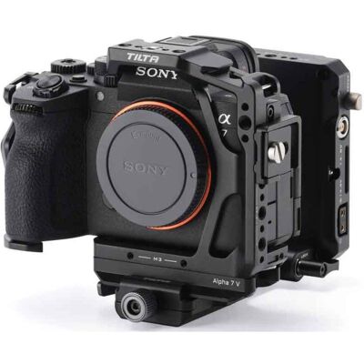 Kit d'alimentation pour cage de caméra Tilta pour Sony Alpha 7 V Noir - Publicité Kit d'alimentation pour cage de caméra Tilta pour Sony Alpha 7 V Noir - Publicité