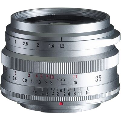 Voigtländer Nokton 35 mm F1.2, monture Fuji X, argent - Publicité Voigtländer Nokton 35 mm F1.2, monture Fuji X, argent - Publicité