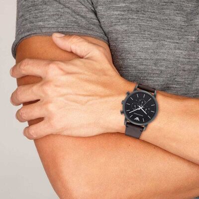 Montre Homme Emporio Armani En Cuir Marron Etanche Homme - Publicité Montre Homme Emporio Armani En Cuir Marron Etanche Homme - Publicité