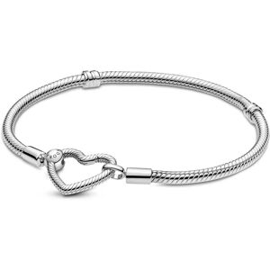 Bracelet Pandora Maille Serpent Fermoir Mousqueton Cœur Pandora Moments Femme - Publicité Bracelet Pandora Maille Serpent Fermoir Mousqueton Cœur Pandora Moments Femme - Publicité