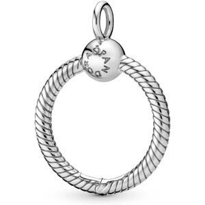 Petit Pendentif O Pandora Moments Femme - Publicité Petit Pendentif O Pandora Moments Femme - Publicité