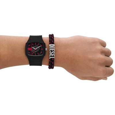 Coffret Homme Diesel Montre En Silicone Noir Etanche Et Bracelet Femme - Publicité Coffret Homme Diesel Montre En Silicone Noir Etanche Et Bracelet Femme - Publicité