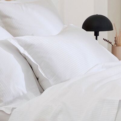 Housse de coussin en satin de coton style hôtel - Publicité Housse de coussin en satin de coton style hôtel - Publicité