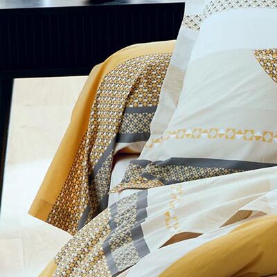 HomeMaison Taie de traversin en percale de coton au style ethnique chic - Publicité HomeMaison Taie de traversin en percale de coton au style ethnique chic - Publicité