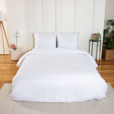 HomeMaison Parure de lit 3 pièces satin à fines rayures housse + taies - Publicité HomeMaison Parure de lit 3 pièces satin à fines rayures housse + taies - Publicité