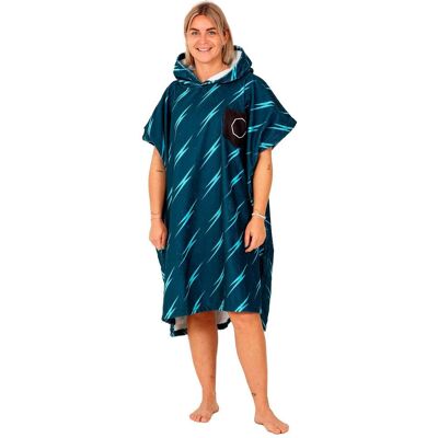 After Essentials - Charger Series Teahupoo - Poncho de bain - Publicité After Essentials - Charger Series Teahupoo - Poncho de bain - Publicité
