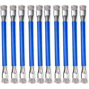 Lot de 10 brosses à double embout : atteint brûleurs et interstices, élimine graisse et calcaire, convient aux grilles, poêles en fer et inox, nettoie joints et espaces étroits pour la cuisine. Accès aux interstices: La conception multifonctionnelle à double embout permet d'atteindre les têtes de brûleurs à gaz ainsi que les espaces étroits autour de l'évier. Son format compact facilite le nettoyage détaillé des interstices où les outils plus volumineux ne passent pas. Élimination des saletés: Cette brosse de nettoyage aide à retirer la graisse tenace et le calcaire dans les zones de la cuisine. Elle convient également aux grilles de barbecue, aux poêles en fer et aux articles en acier inoxydable pour éliminer la rouille et les saletés. Set polyvalent de 10: Le set de brosses de nettoyage convient aux joints de carrelage, aux interstices de la cuisinière et aux espaces étroits de l'évier. Avec 10 pièces incluses, il offre plusieurs brosses pour différentes surfaces et équipements de cuisson. Nettoyage multifonctionnel: Les brosses à double embout sont conçues pour plusieurs tâches courantes d'entretien dans la cuisine. Elles permettent de travailler sur les têtes de brûleurs, les joints de carrelage, les éviers et divers équipements présentant des zones difficiles à atteindre. Caractéristiques: Couleur: Bleu Dimensions: Longueur 17cm, largeur 1.5cm Matériau: Acier inoxydable et PVC Paramètres: Conception multifonctionnelle à double embout pour têtes de brûleurs à gaz, interstices d'évier et joints de carrelage Applications: Grilles de barbecue, poêles en fer et articles en acier inoxydable Le forfait comprend: Brosse de nettoyage x10 image