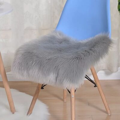 INF Coussin carré imitation peau de mouton - Assise en fausse fourrure moelleuse, bord renforcé, plusieurs couleurs, deux Gris Grand - Publicité INF Coussin carré imitation peau de mouton - Assise en fausse fourrure moelleuse, bord renforcé, plusieurs couleurs, deux Gris Grand - Publicité