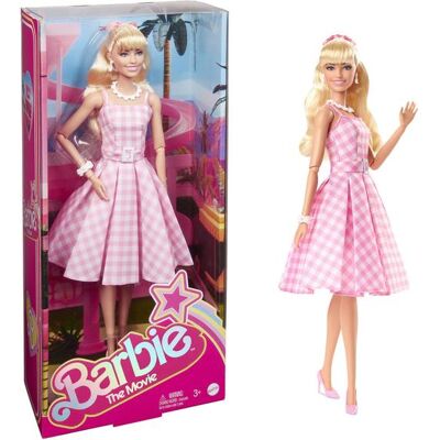 Mattel Barbie le film : Poupée Barbie en robe vichy rose - Publicité Mattel Barbie le film : Poupée Barbie en robe vichy rose - Publicité