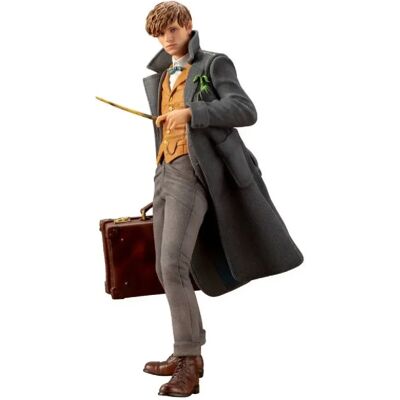 Kotobukiya Les Animaux fantastiques 2 - Statuette ARTFX+ 1/10 Newt Scamander 18 cm - Publicité Kotobukiya Les Animaux fantastiques 2 - Statuette ARTFX+ 1/10 Newt Scamander 18 cm - Publicité