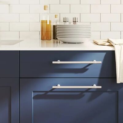 Poignées d'armoire vidaXL 5 pcs Argent 192 mm Acier inoxydable - Poignées de meuble - Publicité Poignées d'armoire vidaXL 5 pcs Argent 192 mm Acier inoxydable - Poignées de meuble - Publicité