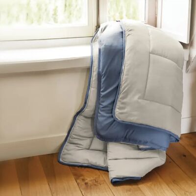 Linnea couette chaude bicolore microfibre - Publicité Linnea couette chaude bicolore microfibre - Publicité