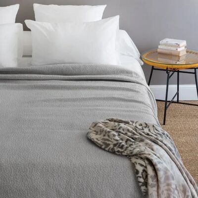 Linnea couvre-lit jacquard Camargue - Gris - Publicité Linnea couvre-lit jacquard Camargue - Gris - Publicité