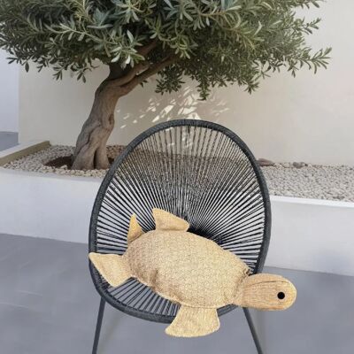 Déco Arts Coussin effet raphia - Forme de tortue - 60x20cm - Publicité Déco Arts Coussin effet raphia - Forme de tortue - 60x20cm - Publicité