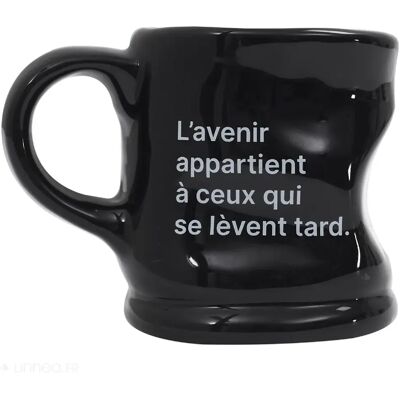 Linnea Mug déformé en céramique Atypique - Publicité Linnea Mug déformé en céramique Atypique - Publicité
