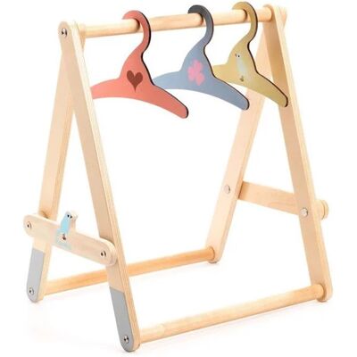 Porte-vêtements en bois beige Djeco avec 3 cintres - Rangement pour poupée - Publicité Porte-vêtements en bois beige Djeco avec 3 cintres - Rangement pour poupée - Publicité