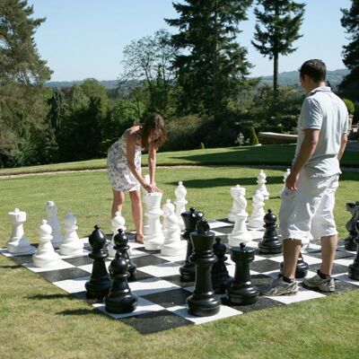 Uber Games Echecs géant - Pièces 60 cm - Ubergames - Publicité Uber Games Echecs géant - Pièces 60 cm - Ubergames - Publicité