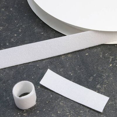 SPRINTIS Bande auto-agrippante, back to back (rouleau de 25 m) 25 mm blanc, nylon polyester - Publicité SPRINTIS Bande auto-agrippante, back to back (rouleau de 25 m) 25 mm blanc, nylon polyester - Publicité