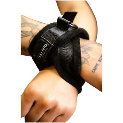 SEI-MIO - Cross Purposes Unique Over-Wrap Cross Cuff Restrai - Contrôle & Plaisir - Publicité SEI-MIO - Cross Purposes Unique Over-Wrap Cross Cuff Restrai - Contrôle & Plaisir - Publicité