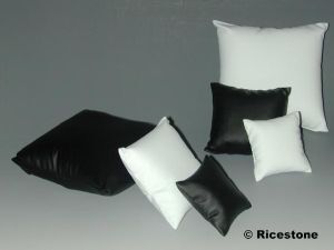Ricestone 4) Set de 3 x présentoirs-coussins à bracelet ou gourmette.