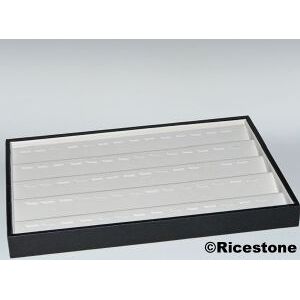 Ricestone 2f) Plateaux 60 pendentifs, 24 x 35 cm.