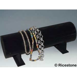 Ricestone 8) Presentoir collier, sautoir et bracelet.