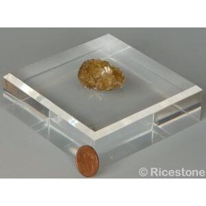 Ricestone 2m) Socle acrylique biseautee pour mineraux 10x10x3cm.