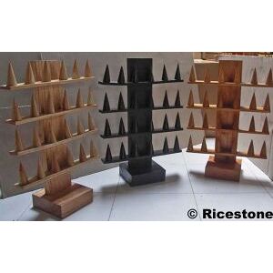 Ricestone 9c) Presentoir 24 bagues, 4 etages, Bois, Artisanal.