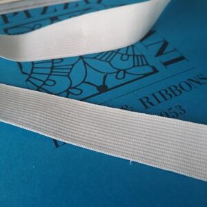 PIZZITALIANI LACES & RIBBONS SINCE 1953 PIZZITALIANI Ruban Elastique Couture Blanc 25mm X 5m Band Elastique Plat Souple et Résistant, Idéal pour Vêtements et Masques, Bricolage, Accessoires, Fabriqué en Italie - Publicité PIZZITALIANI LACES & RIBBONS SINCE 1953 PIZZITALIANI Ruban Elastique Couture Blanc 25mm X 5m Band Elastique Plat Souple et Résistant, Idéal pour Vêtements et Masques, Bricolage, Accessoires, Fabriqué en Italie - Publicité