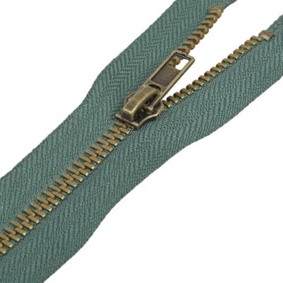 MDC Fermeture en métal séparable n°5 vert sapin Taille 30cm - Publicité MDC Fermeture en métal séparable n°5 vert sapin Taille 30cm - Publicité