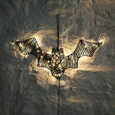 Lights4fun Chauve-Souris en Rotin de 43 cm avec 45 LED Blanc Chaud à Piles et Minuterie Décoration Murale d'halloween pour Intérieur et Extérieur - Publicité Lights4fun Chauve-Souris en Rotin de 43 cm avec 45 LED Blanc Chaud à Piles et Minuterie Décoration Murale d'halloween pour Intérieur et Extérieur - Publicité